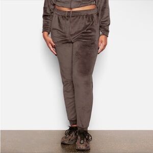 SKIMS Velour Track pants, amethyst color - size medium